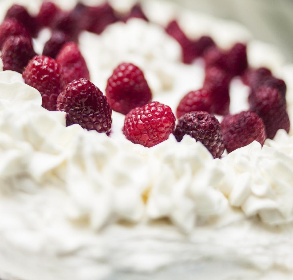 desserter & bakverk Dessert pris gäller vid köp av minst 15 portioner Tiramisu Italiensk klassiker med