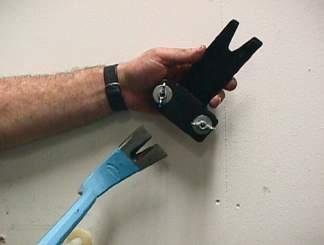 Utbyte av Uponor PEX-rör Uponor PEX-röret är utbytbart om installationen är gjord enligt Uponors instruktioner, men som regel är det svårare att dra ut det gamla röret än att skjuta in det nya.