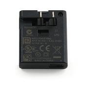 USB-strömadapter. Anslut apparaten till en strömkälla.