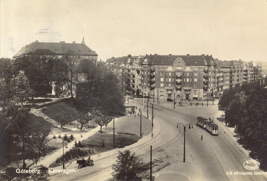 Den äldre trädgården som tillhörde landeriet bevarades men omvandlades under utställningen till Barnens paradis, ett mininöjesfält för de små.