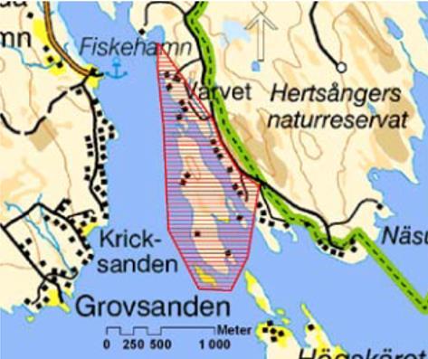 2017-01-09 Dnr 2016/B0174 21 Stränderna utgörs av stenig morän samt klippor på framförallt Granholmens västra sida in mot Gumbodafjärden.