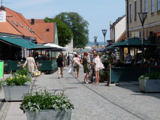 Österlenleden, Simrishamn - Brösarp, 3 nätter Sida 2 av 6 Dag 1 Ankomst till Simrishamn Till Simrishamn kan du resa med tåg eller buss.