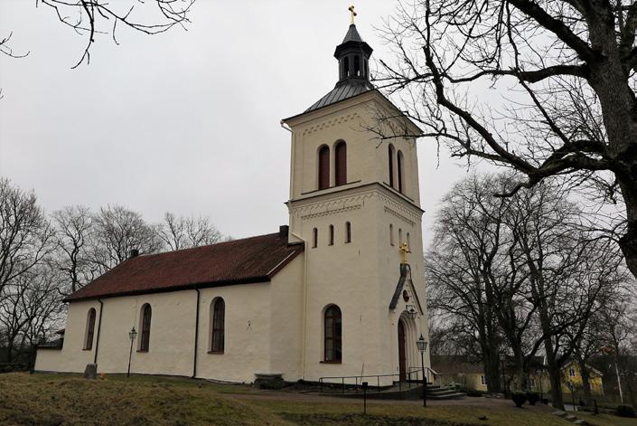 1. Järstorps kyrka. Kyrkan är medeltida! Har med säkerhet tagits i anspråk som kyrkplats redan på 1100-talet.