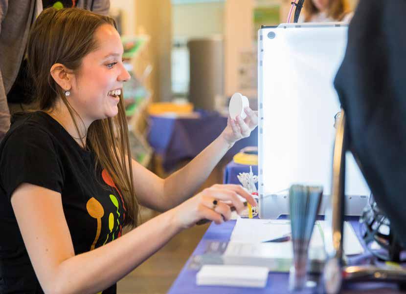 Foto: Niklas Björling Under Klimatfestivalen lär vi oss att med 3D-skrivaren kan man skriva ut nästan vad som helst!