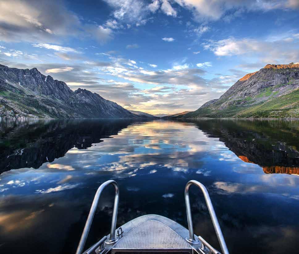 60 18'25.1"N 27 09'37.2"E NAVIGERING SOM LEDER DIG RÄTT. Norge 4 JULI KL 02.30 ERSFJORDEN, TROMSÖ. Fiske av hälleflundra i midnattsol.