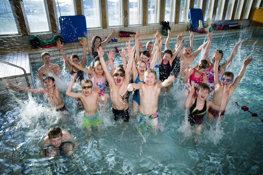 Under v. 25 arrangerades en vecka av simidrottskola där 31 barn deltog.