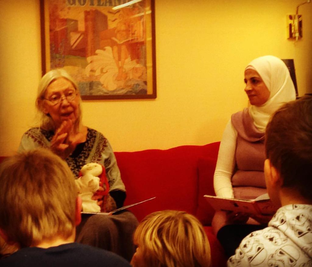 Projektidén utgick ju från att vi skulle bjuda in både barn från asylboendena (och egna boenden) och gotländska barn. I vissa fall bjöd vi in förskolan, i mindre skolor bjöd vi in hela lågstadiet.