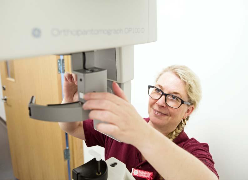 NOT 12 MASKINER OCH INVENTARIER Region Uppsala Koncernen Belopp i miljoner kronor 2017-12-31 2016-12-31 2017-12-31 2016-12-31 Investeringar Ingående balans 2 491 2 208 3 092 2 794 Årets investeringar