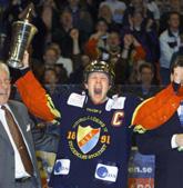 Vi brinner för att sänka trösklarna till ishockeyn och uppmuntra spontanidrotten.
