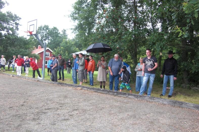 Tio-årsjubileum Varje sommar sedan 2003 har grannar samlats hos familjen Bolmdahl i Kärragården för att delta i Tjust öppna boulemästerskap.