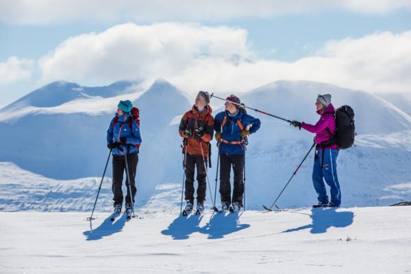 Den första fjällturen; ett äventyr i Laponia Vill du prova på skidåkning på fjället utan att ha riktigt alla kunskaper som krävs?