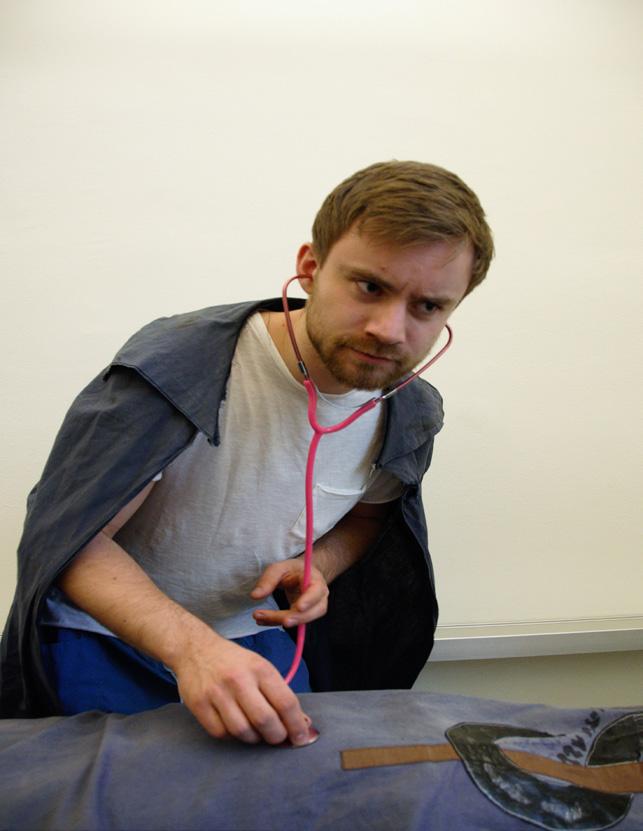 David Selling Emma Eriksen Mobilnummer: 0762829252 Ålder: 23 Hemstad: Förorten (Stockholm) Livets motto: Det löser sig.