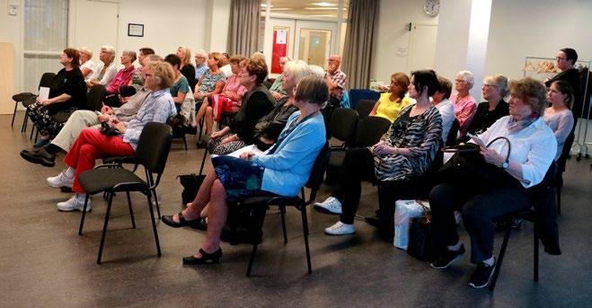 att man kan jobba efter följande modell: ett bra blodsocker före måltid ligger på 4-7 mmol. En timma efter påbörjad måltid är blodsockret som högst, och bör då ha stigit maximalt 3-4 mmol.