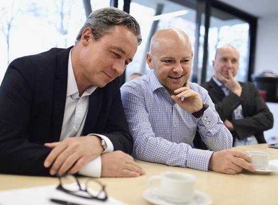 10 11 2 1 Förebyggande input från våra anställda Vårt familjedrivna företag domineras av en känsla av kompanjonskap. Detta uppmuntras av platta hierarkier och öppenhet.