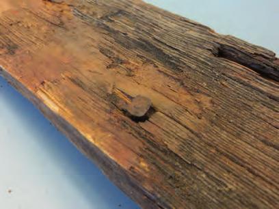 BYGGNADSVÅRDSRAPPORT 2017:21 13 mm långa och ca 110 mm breda. De tjockare ändarna var ca 18 21 mm tjocka. De smala ändarna var ca 0-4 mm tjocka.
