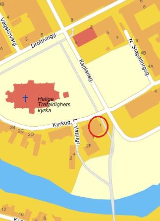 Figur 1. F.d. Tingshuset är beläget mellan Heliga Trefaldighetskyrkan och Gammelbron.