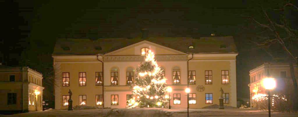 Sveriges största julmässa på sörmländska Taxinge Slott, med över 130 av landets bästa hantverkare.