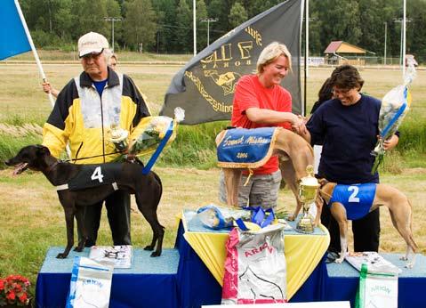 22, liksom 5:an Jamila Journey, 19.25, båda SHS och 6:an Ettan, GHK, 19.27. Örebrotiken My Lucky Moon tog hem segern i det andra veteranförsöket på fina 18.82. Det var hennes andra start i år.