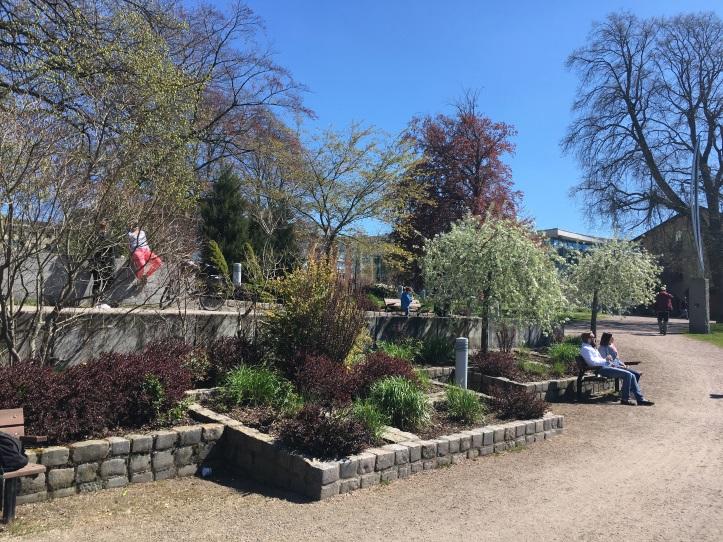 Exempel på platsbildning från Halmstad Exempel mindre torg i Kungsbacka Samspel och sammanhang Kopplingarna mot områdena i norr, såväl som i väster, är väldigt viktiga.