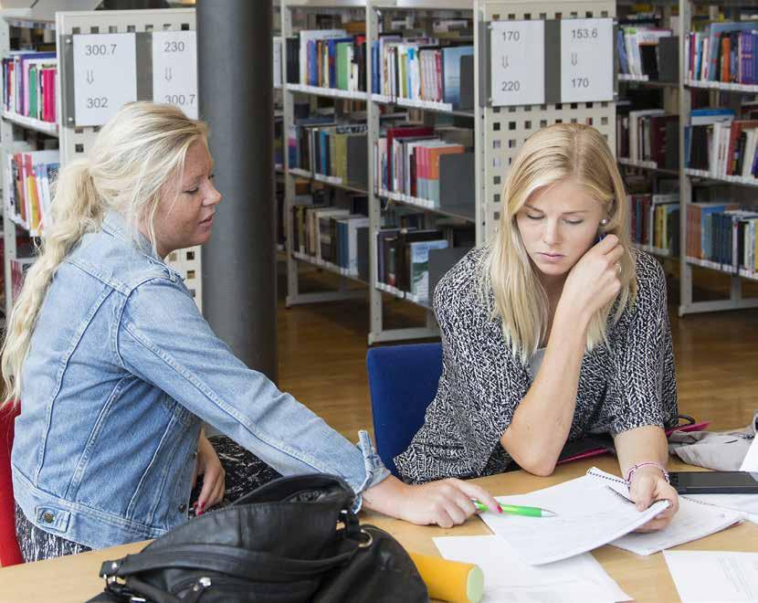 förutsättningar och beteenden radikalt. Därför talar vi numera inte längre om att digitalisera befintliga företeelser den digitala omställningen påverkar alla områden i samhället.