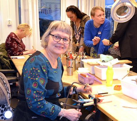 Vi dansar allt ifrån gammeldans och bugg till standard och latin (10-dans). Rullstolsdansen arrangeras av Neuroförbundet i Göteborg.
