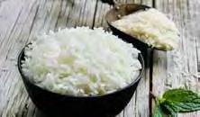 Pressa den varma potatisen genom en potatispress. Blanda med ägg och smaksätt med salt, peppar och muskot. Tillsätt mjölet, lite i taget, till en smidig deg. 3.