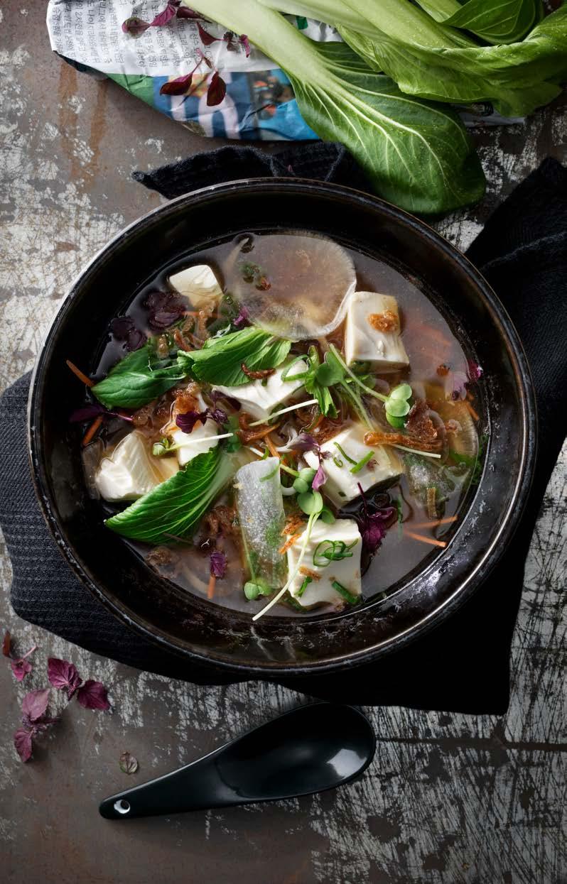 Pho vegetarisk Pho, som uttalas fuh, är en nudelsoppa som många anser vara Vietnams nationalrätt. Hemligheten bakom soppan är alltid den smakrika buljongen.