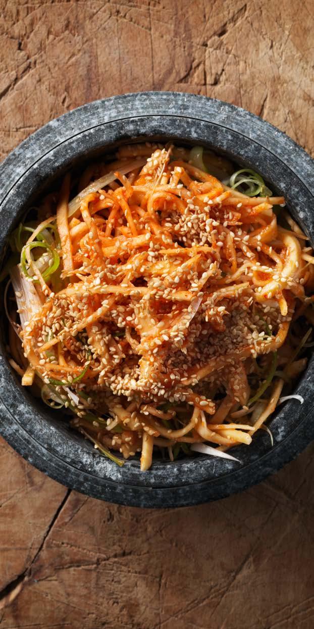 Koreansk kålrotssallad Den här salladen är ett gott tillbehör till såväl kött som fisk. Receptet kommer från en koreansk kvinna som kom till Sverige och ville göra traditionell koreansk sallad.