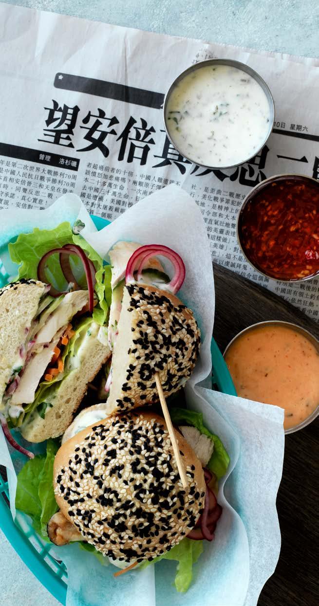Shisoburgare med wasabimajonnäs Shiso är ett japanskt lånord från kinesiska zisu, som betyder lila. Shiso är en vanlig kryddväxt i Asien, som ofta ligger under wasabin när man beställer sushi.