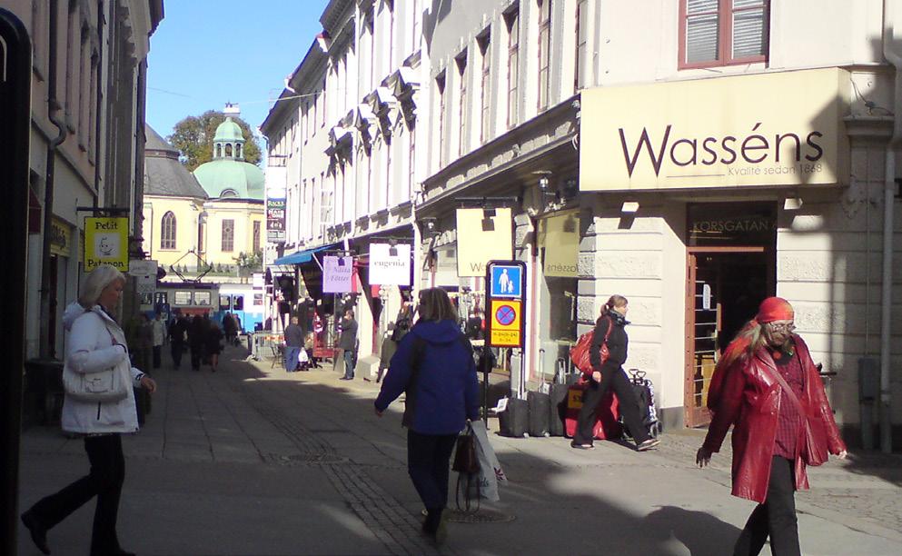 Rikstäckande och internationella affärskedjor använder ofta en enhetlig skyltning vilken kan vara en utmaning att anpassa till känsliga miljöer.