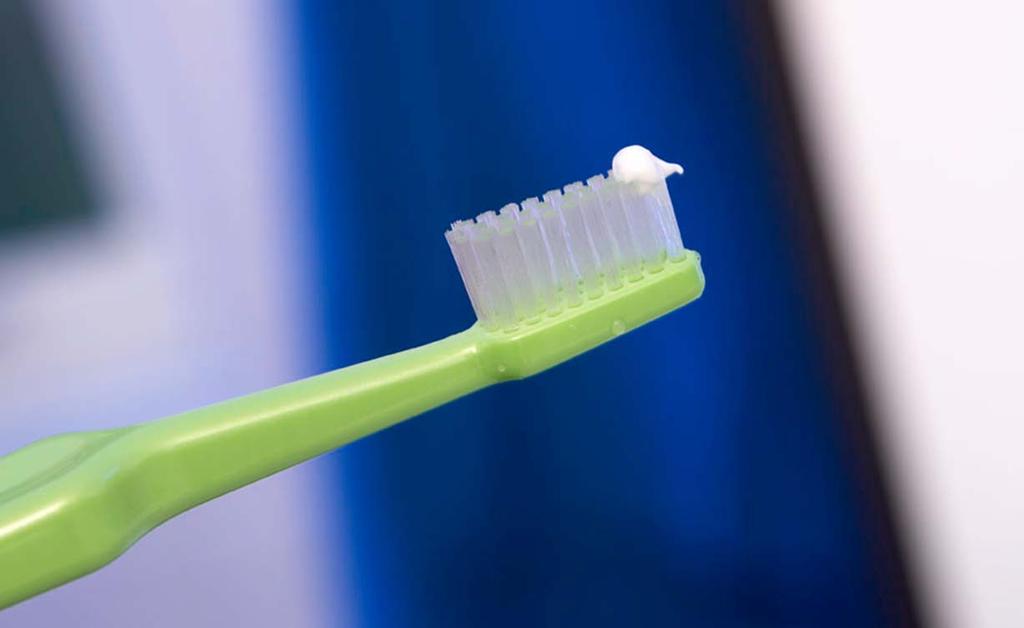 Munhygien och karies Prevention att göra uppmuntra föräldern att regelbundet borsta barnets tänder morgon och kväll med fluortandkräm informera om att tandborstning med fluortandkräm bör ske efter
