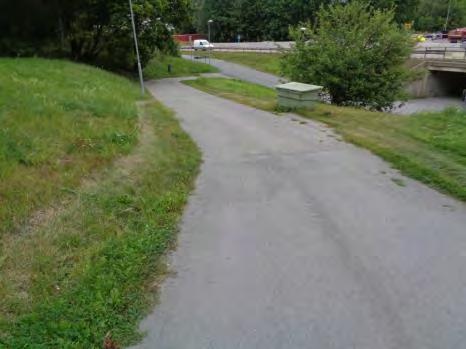 Bild 15: Vid Kvarnhagen Stigen in till Albykistan är inte tillgänglig för personer som har svårt att gå eller som sitter i rullstol (bild 19).