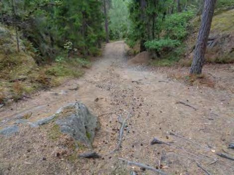 Om man följer GC-vägen blir det flackt uppe i ca 300-400 meter och sedan blir det brant ned mot Stendal.