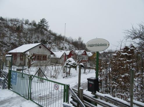BILAGA 1 21 GULDHEDEN 754:2, Änggårdskolonin Stuga 121A, 1723B Fritidshus Lera, sand Plintar Trä Träpanel Pål, spont,