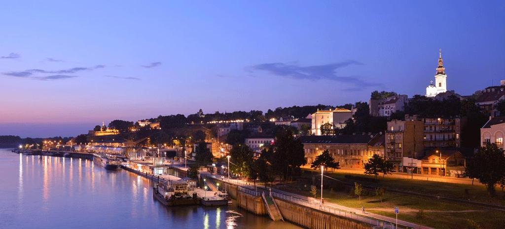 Vi passerar även en av Europas största slussar under dagen.