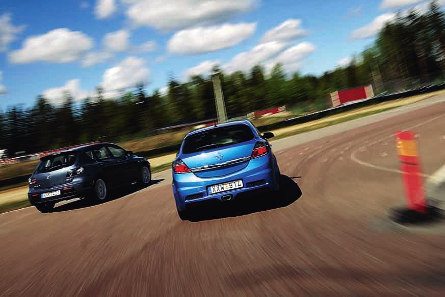 M A Z D A 3 M P S 1 09,9 Låt dig inte luras av designen. Under huven på Mazda 3 MPS vilar den starkaste drivkällan i testet och den är snabbast rakt fram av alla.