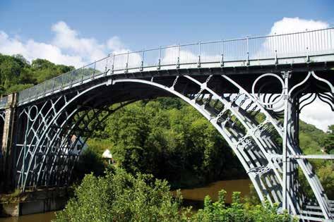 under 1900-talet. Iron Bridge, East Shropshire England, stod klar 1779 och är världens äldsta järnbro. Bron består av bågelement som göts i sandbäddar i marken. Spannet är 30,5 meter.