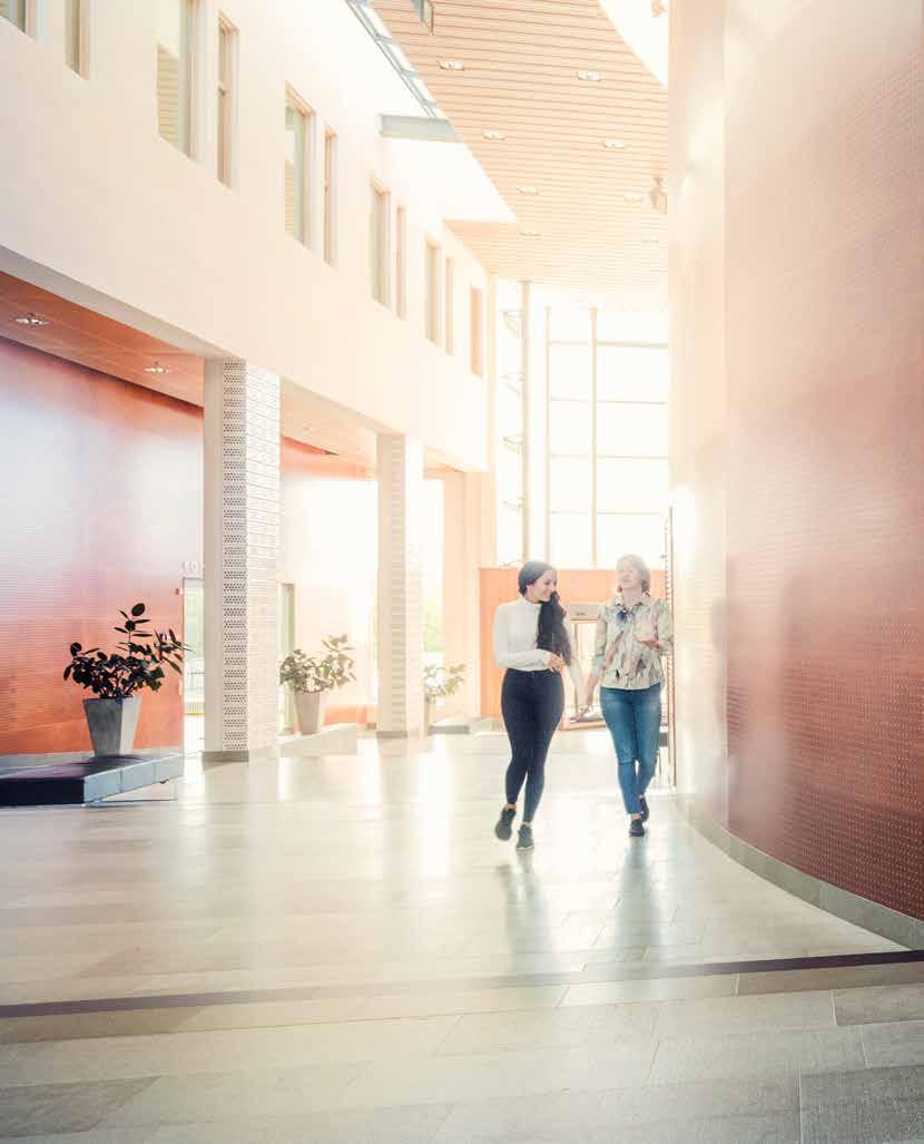 VÄLKOMMEN TILL ÖREBRO UNIVERSITET Är Örebro universitet rätt för dig? Jag kan ge dig några goda skäl att välja oss.