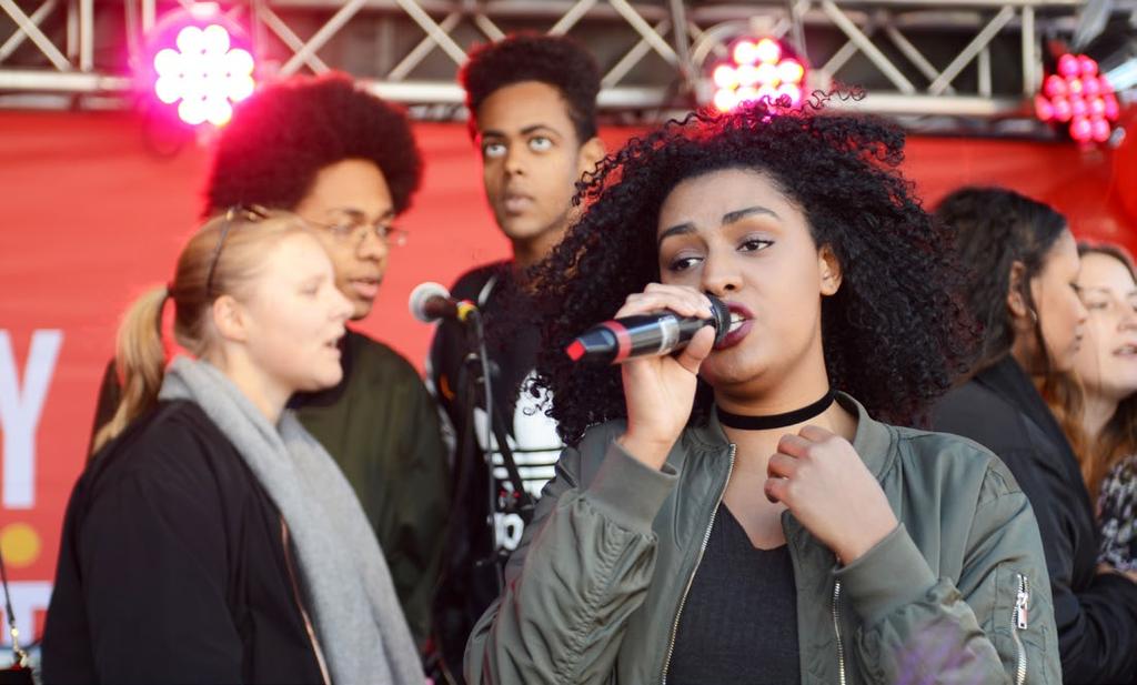 NATIONALDAGEN AKALLA BY Nationaldagsfirande med parad bakom häst och vagn till festlig musik från Kista Torg genom Husby till scenprogram på Akalla By.