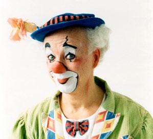 STADEN SOM VÄXER En musikteaterföreställning med staden som huvudperson. För hela familjen. Spelas utomhus.