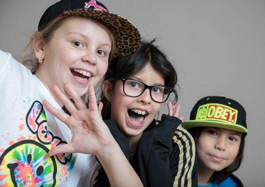KULTUR & SKAPANDE ART CAMP PÅ HUSBY GÅRD För dig 9-12 år och från 13 år. Prova på och lär dig keramik, måleri, batik, grafik, screentryck och andra roliga konstformer.