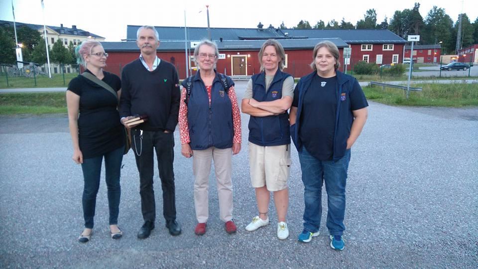 15 Juli Motormässan hölls i Hofors och Hagaparken var fylld med vackra bilar och solsken. Bilkåren representerade av Lena, Charlie och Nisse pratade lastsäkring och släpvagnsvikter med besökarna.