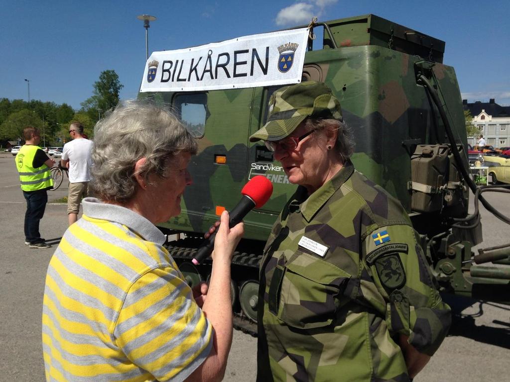 27 Maj Vad vore Cruisingen i Sandviken utan Bilkåren och bandvagnen? Ylva, Anna-Lena, Jesper, Eva och Nisse informerade och värvade medlemmar på den varmaste dagen hittills i år.