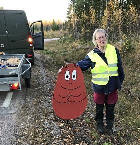 Anna-Lena höll sin bejublade show som visar vad som hände med det stackars ägget Eggbert som inte har hjälm. En glad flicka vann en cykelhjälm!