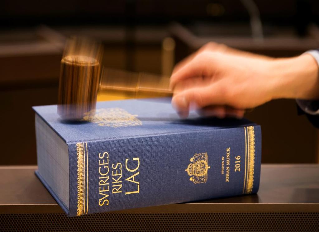 Miljöbalken som stöd för att främja symbioser Samma mål - två perspektiv: - Samverkan med kommunal miljötillsyn för att främja symbioser m h a Miljöbalken - Genom Miljösamverkan Skåne genomförs