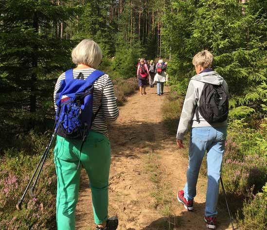 En annan bra sak är att föreningarna erbjuder olika alternativ för friskvård, till exempel promenader, bowling. boule, bangolf och yoga. Pubkvällar och vinprovning är andra trevliga programpunkter.