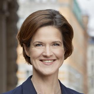 Hon har undervisat tusentals chefer och medarbetare i tids effektivitet och effektiva arbetsmetoder.
