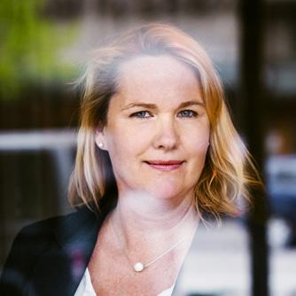 Hon har en bakgrund inom retorik och opinionsbildning från Södertörns Högskola och är sedan 2012 coach för talarna i TEDxStockholm.
