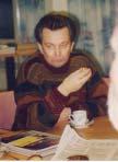 Jag var ute på störningsjobb och åkte i min jobbarbil och i den var det ju radiopejl så det tog inte lång tid förrän jag knackade på och frågade om kaffet var påsatt.