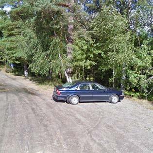 Centralt skapas njurformad damm där funktionerna läggs så att de kringsluts av dammen.